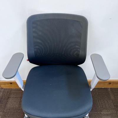 POPPIN MAX TASK CHAIR Mid Back White & Dark Gray 