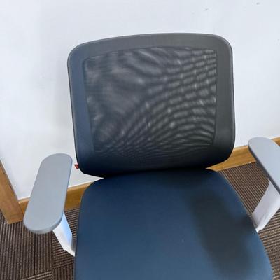 POPPIN MAX TASK CHAIR Mid Back White & Dark Gray 