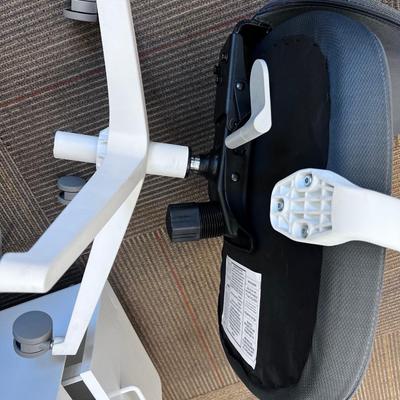POPPIN MAX TASK CHAIR Mid Back White & Dark Gray 