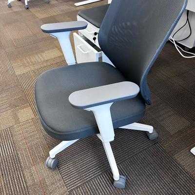 POPPIN MAX TASK CHAIR Mid Back White & Dark Gray 