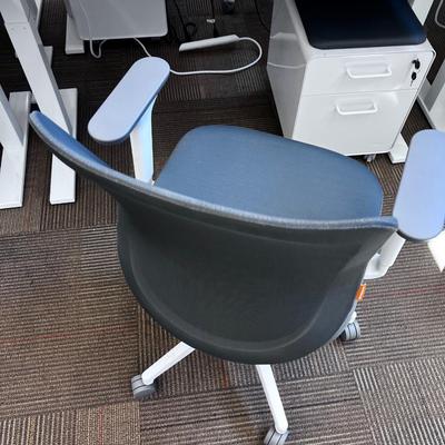 POPPIN MAX TASK CHAIR Mid Back White & Dark Gray 