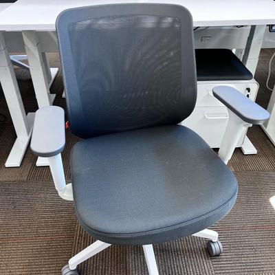 POPPIN MAX TASK CHAIR Mid Back White & Dark Gray 