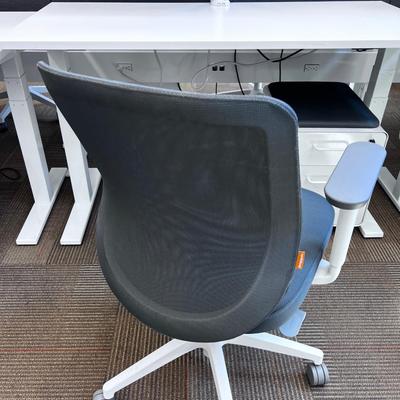 POPPIN MAX TASK CHAIR Mid Back White & Dark Gray 