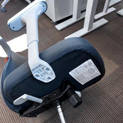 POPPIN MAX TASK CHAIR Mid Back White & Dark Gray 