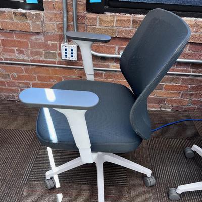POPPIN MAX TASK CHAIR Mid Back White & Dark Gray 