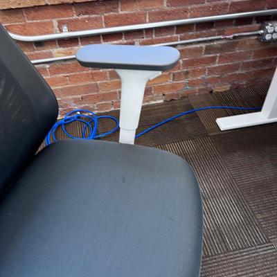 POPPIN MAX TASK CHAIR Mid Back White & Dark Gray 