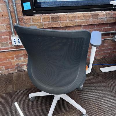 POPPIN MAX TASK CHAIR Mid Back White & Dark Gray 