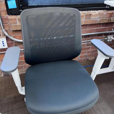 POPPIN MAX TASK CHAIR Mid Back White & Dark Gray 