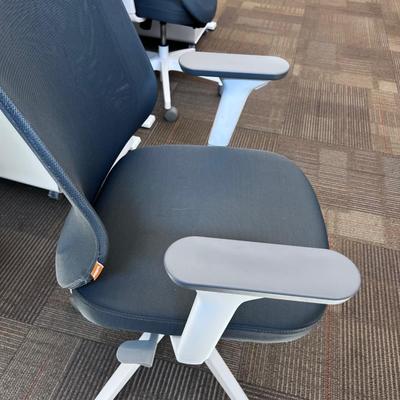 POPPIN MAX TASK CHAIR Mid Back White & Dark Gray 