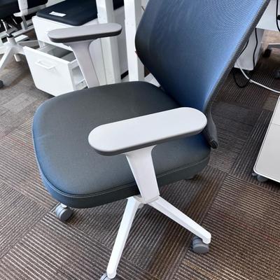 POPPIN MAX TASK CHAIR Mid Back White & Dark Gray 
