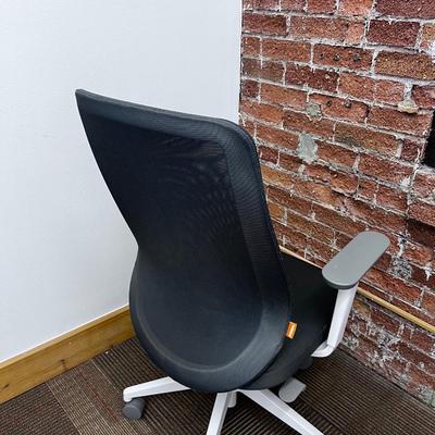 POPPIN MAX TASK CHAIR HIGH BACK White & Dark Gray 
