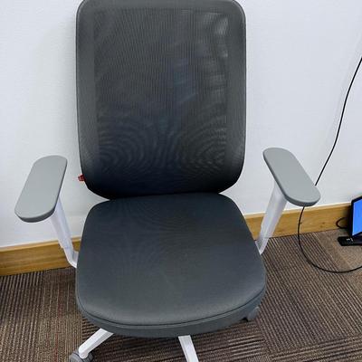 POPPIN MAX TASK CHAIR HIGH BACK White & Dark Gray 