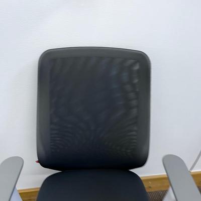 POPPIN MAX TASK CHAIR HIGH BACK White & Dark Gray 