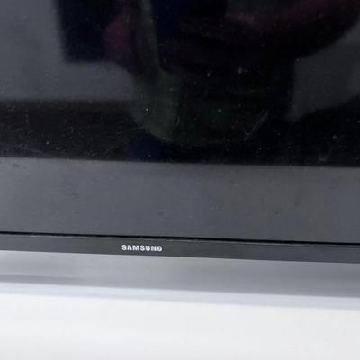 SAMSUNG Monitor with NO POWER CORD 31" 