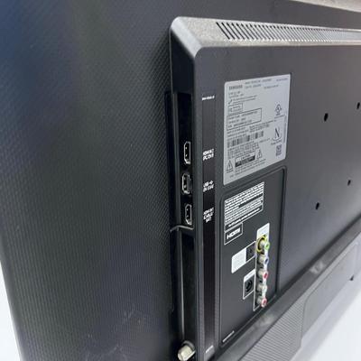 SAMSUNG Monitor with NO POWER CORD 31" 