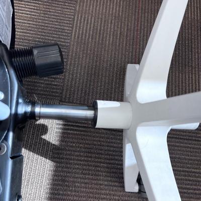 POPPIN MAX TASK CHAIR Mid Back White & Dark Gray 