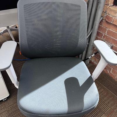 POPPIN MAX TASK CHAIR Mid Back White & Dark Gray 