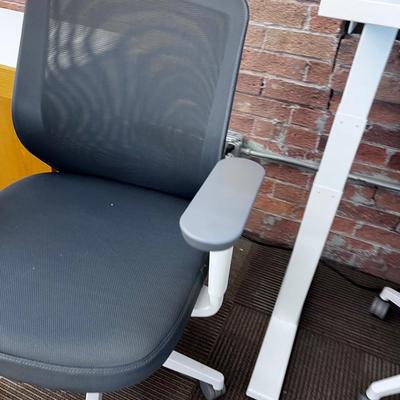 POPPIN MAX TASK CHAIR Mid Back White & Dark Gray 