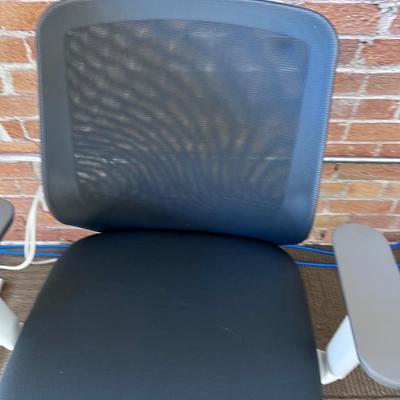 POPPIN MAX TASK CHAIR Mid Back White & Dark Gray 