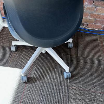 POPPIN MAX TASK CHAIR Mid Back White & Dark Gray 
