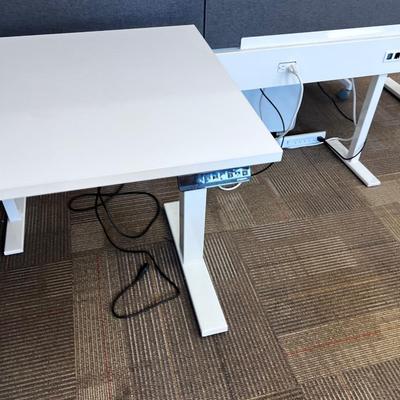 POPPIN Series L Adjustable Height Desk Top, White WONT GO UP MORE THAN 28" 