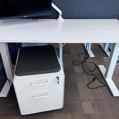 POPPIN Series L Adjustable Height Desk Top, White WONT GO UP MORE THAN 28" 
