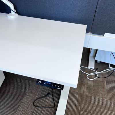 POPPIN Series L Adjustable Height Desk Top, White WONT GO UP MORE THAN 28" 