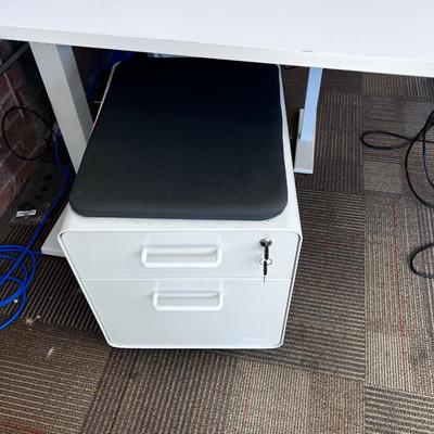 POPPIN Series L Adjustable Height Desk Top, White WONT GO UP MORE THAN 28" 