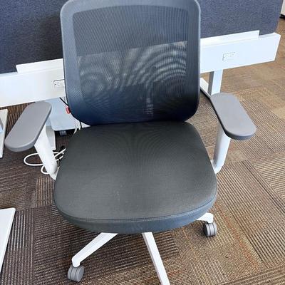 POPPIN MAX TASK CHAIR Mid Back White & Dark Gray 