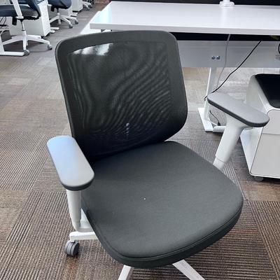 POPPIN MAX TASK CHAIR Mid Back White & Dark Gray 