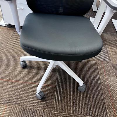 POPPIN MAX TASK CHAIR Mid Back White & Dark Gray 