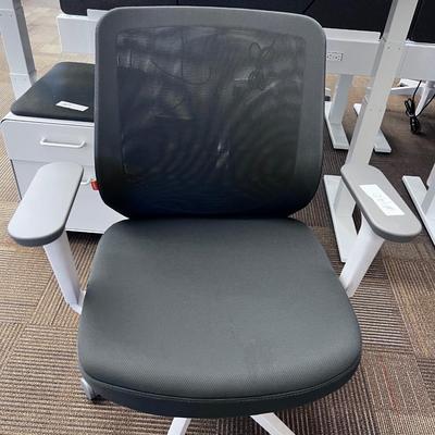 POPPIN MAX TASK CHAIR Mid Back White & Dark Gray 