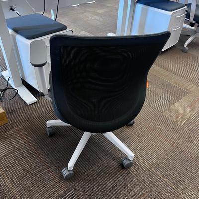POPPIN MAX TASK CHAIR Mid Back White & Dark Gray 