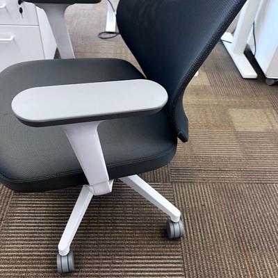 POPPIN MAX TASK CHAIR Mid Back White & Dark Gray 