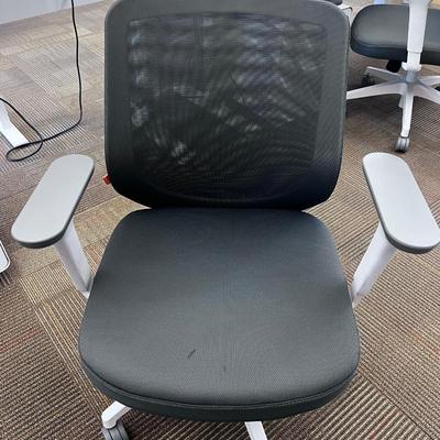 POPPIN MAX TASK CHAIR Mid Back White & Dark Gray 