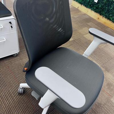 POPPIN MAX TASK CHAIR Mid Back White & Dark Gray 