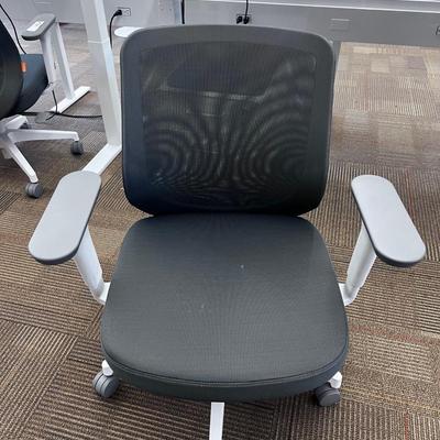 POPPIN MAX TASK CHAIR Mid Back White & Dark Gray 