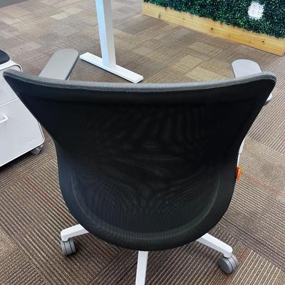 POPPIN MAX TASK CHAIR Mid Back White & Dark Gray 