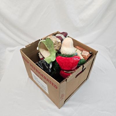 Trio of Ceramic Santa Christmas Figures (BS-JS)