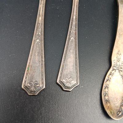 Vintage Butter knives of all sizes! - silverplate - double plate - Rogers - and more