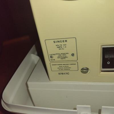 Singer Sewing Machine with Carry Case
