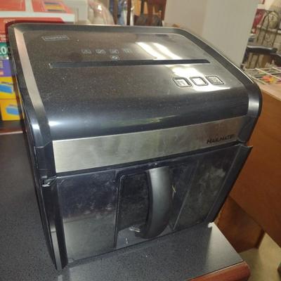 Staples Mailmate Paper Shredder