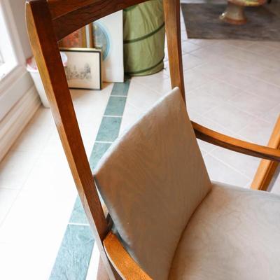 Lot 4: Drexel Accolade Dining table with 6 Chairs