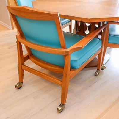 Lot 5: Beautiful Mid Century Modern Round Gaming Table with Chairs