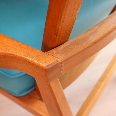 Lot 5: Beautiful Mid Century Modern Round Gaming Table with Chairs