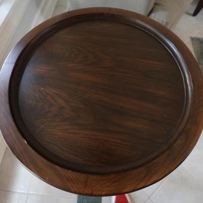 Lot 9: Pineapple Side Table
