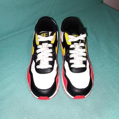 LADIES NIKE 5 1/2 SHOES AND "A NEW DAY" HANDBAG