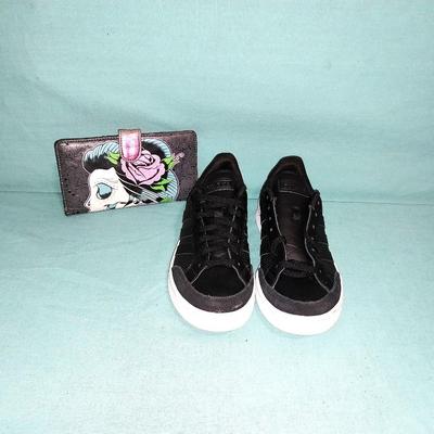 LADIES ADDIDAS SIZE 7 AND FASHION WALLET