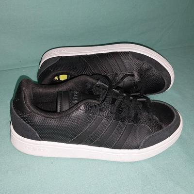 LADIES ADDIDAS SIZE 7 AND FASHION WALLET