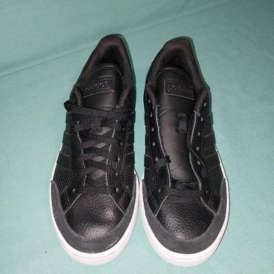 LADIES ADDIDAS SIZE 7 AND FASHION WALLET